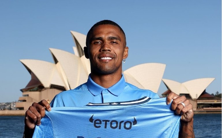 Recém-chegado a clube da Austrália, Douglas Costa abre conta no Only Fans