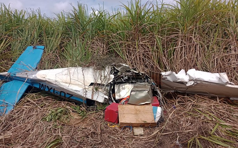 Avião que caiu em Coruripe transportava 180 quilos de cocaína e combustível; investigações estão em andamento