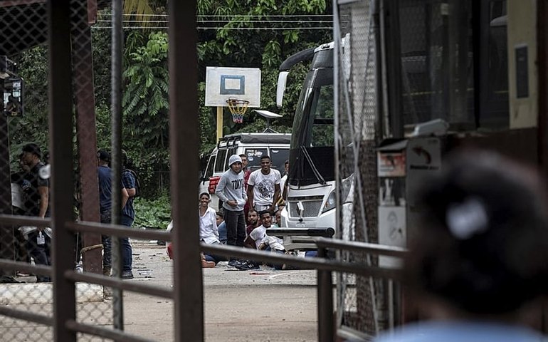 Familiares denunciam tratamento cruel e abusos cometidos contra detentas em prisão venezuelana 
