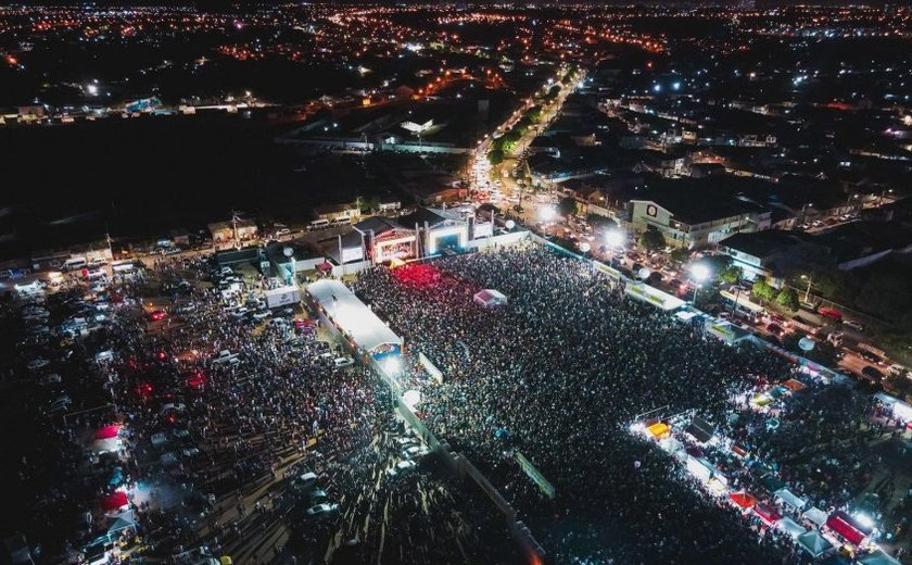 Prefeito JHC entrega Rota do Mar em festa com mais de 70 mil pessoas