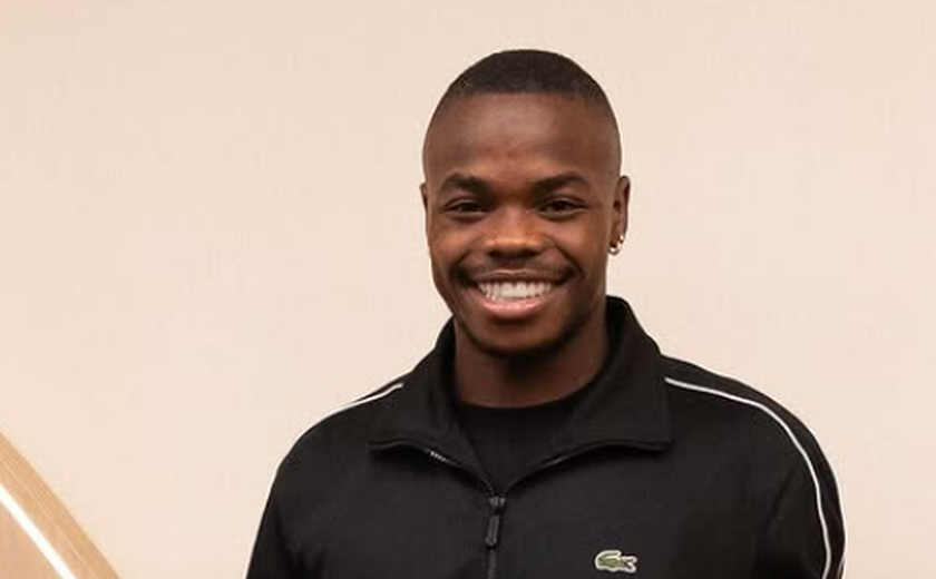 Atacante colombiano contratado pelo Vasco do Rennes desembarca no Rio com 'dores musculares'