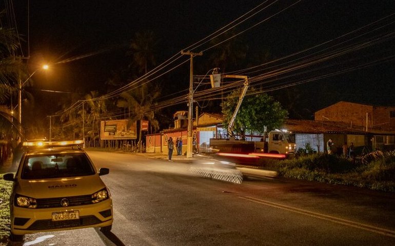 Sima executa força-tarefa para reparos na iluminação do Litoral Norte de Maceió