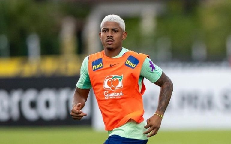 Festas e 'fugidinhas' da concentração não são raras no futebol; relembre histórias famosas no Brasil e no exterior