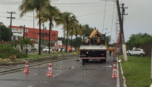 Após acidente, energia é interrompida e trânsito fica parcialmente interditado em Aracaju / Foto: Foto: Aline Aragão/TV Atalaia