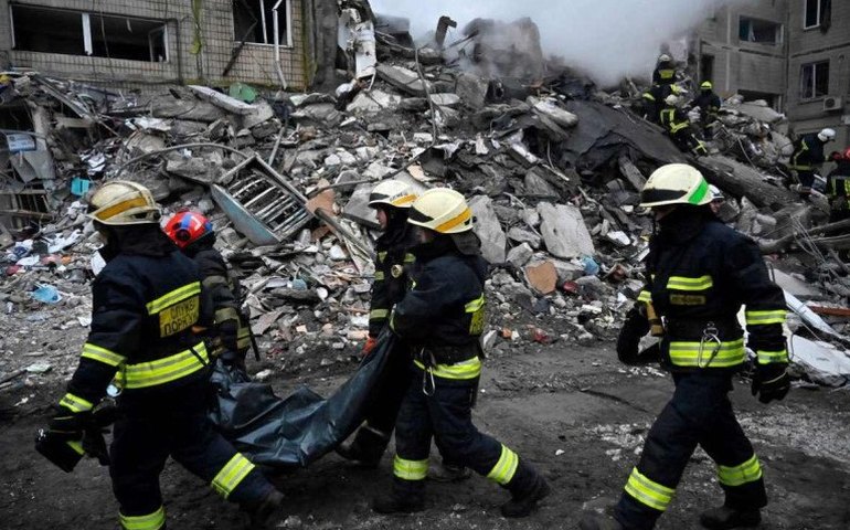 Bombardeio aéreo russo atinge prédio residencial e deixa três mortos e 37 feridos, afirma Ucrânia