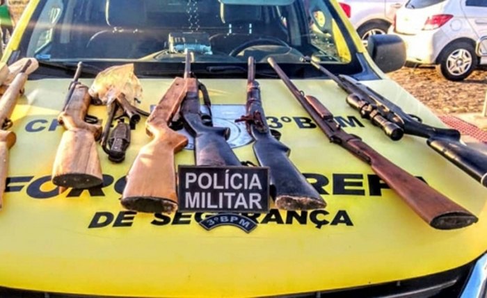 Espingardas apreendidas por policiais do CISP de Girau do Ponciano, após denúncia anônima