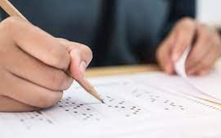 Governo cria comissão e avança em concurso da Educação com 1.442 vagas