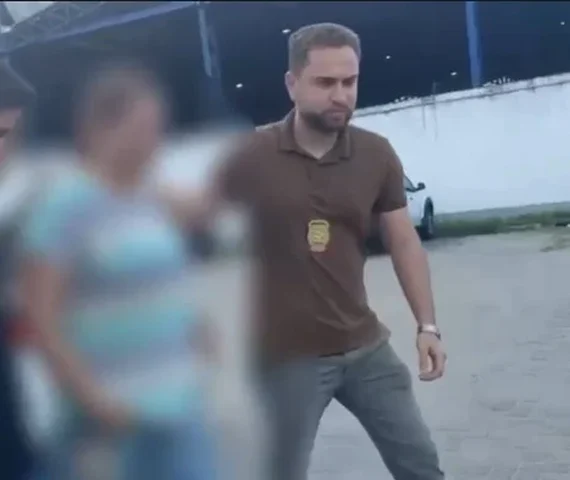 Funcionária é presa em flagrante suspeita de desviar até R$ 20 mil de clínica odontológica em Maceió