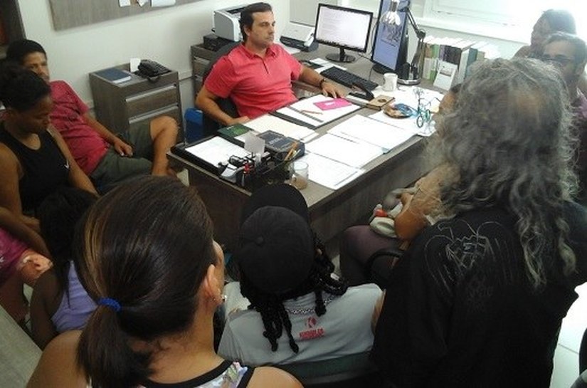 Defensoria Pública busca liberação do trabalho de artesanato na orla de Maceió