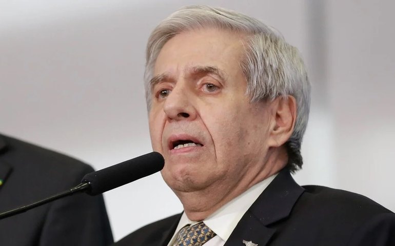 General Augusto Heleno diz que 'infelizmente' Lula não está doente