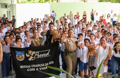 Não às drogas e à violência: cerca de 230 estudantes de escola municipal participam da formatura do Proerd