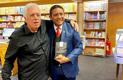 Prefeito Júlio Cezar prestigia lançamento do livro de Ricardo Ramos Filho, em São Paulo  