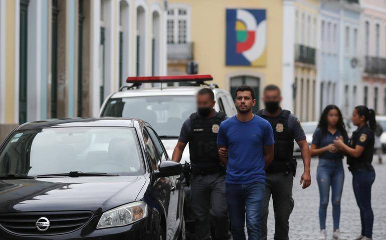 Alerta de motorista de Uber ajuda em prisão de americano suspeito de exploração sexual infantil