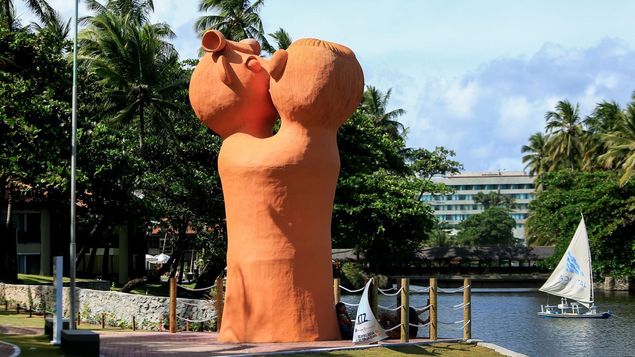 Programa Alagoas Feita à Mão vai restaurar escultura O Beijo, de Dona Irinéia