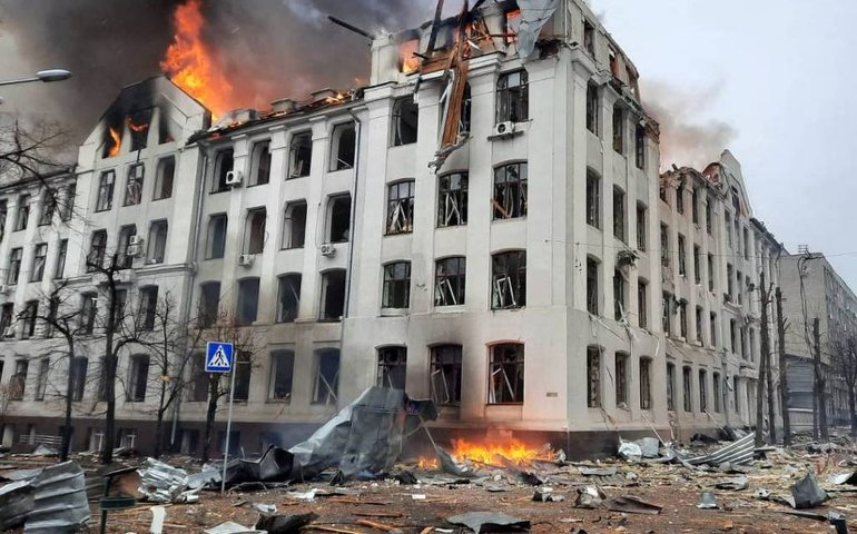 'Kharkiv é inquebrável': sob ataques russos, segunda maior cidade da Ucrânia tenta se manter em pé