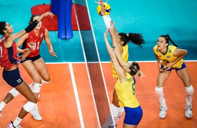 Brasil perde para os Estados Unidos por 3 a 0 no vôlei feminino