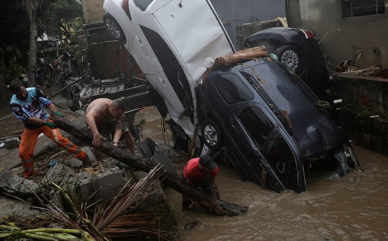 Encontrado corpo de idoso desaparecido em enxurrada em Petrópolis