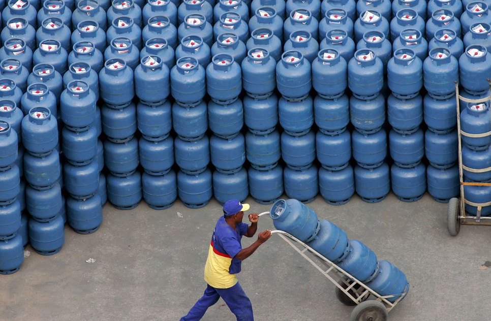 Gás de cozinha fica mais barato a partir desta quinta-feira / Foto: Foto: Reuters/Caetano Barreira