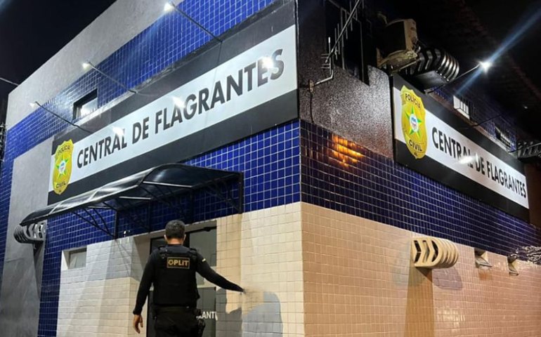 Polícia prende homem com mandado de prisão em aberto