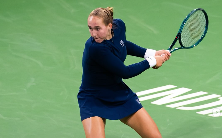 Sensação russa Mirra Andreeva supera Iga Swiatek e desafia Sabalenka na final de Indian Wells