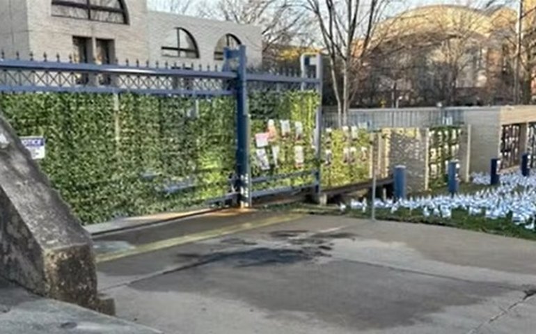 Piloto americano ateia fogo ao corpo em frente à Embaixada de Israel, em Washington