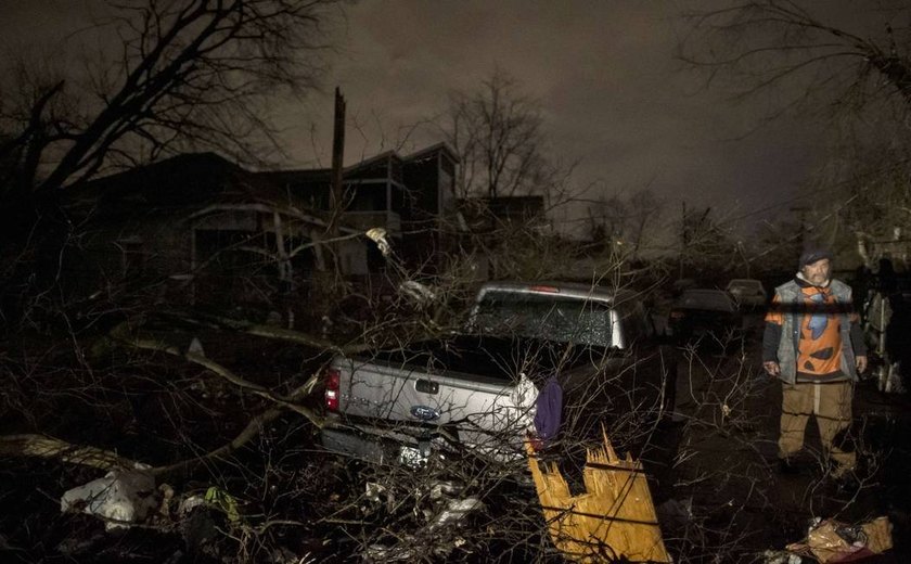 Tornados deixam 19 mortos e rastro de destruição em Tennessee, nos EUA