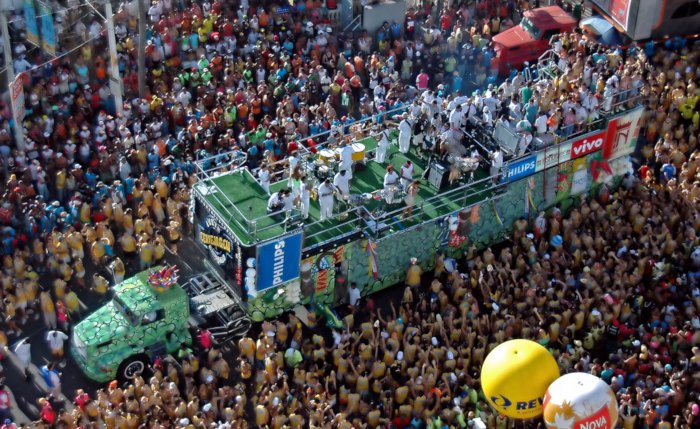 O carnaval em Salvador atrai cerca de duas milhões de pessoas