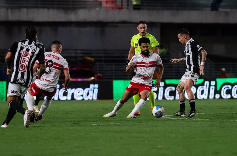 Pela Copa do Brasil, CRB sai na frente, mas cede empate para o Atlético-MG: 2 a 2