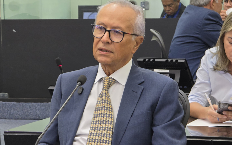 Doutor Wanderley destaca ações da Educação e faz indicação para nova escola