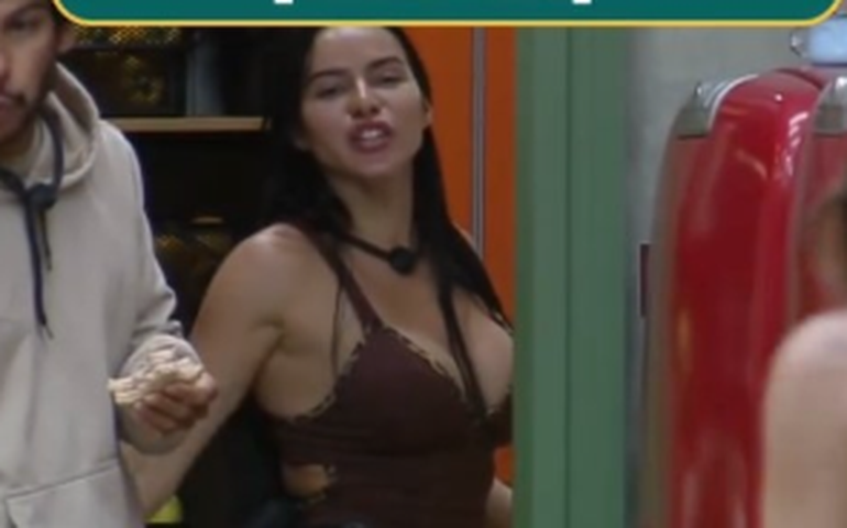 A Fazenda: Martina e Tamires brigam feio e produção toma medida