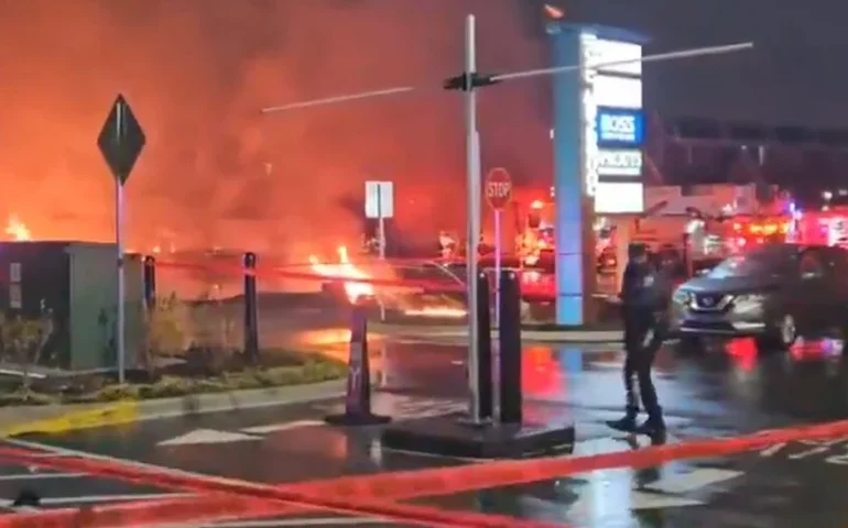 Avião com seis pessoas a bordo cai nos Estados Unidos