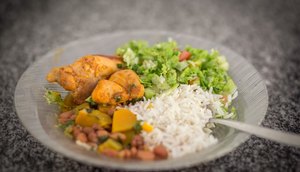 comida na mesa 