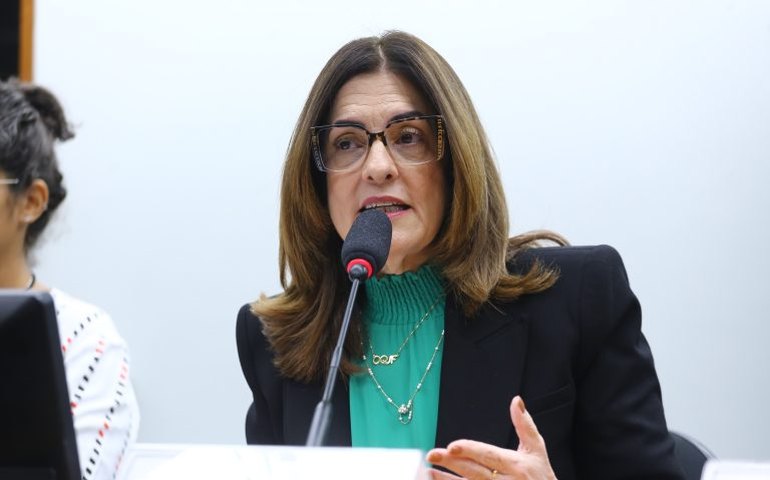 Comissão aprova uso de tempo de maternidade para antecipar aposentadoria de mães de baixa renda