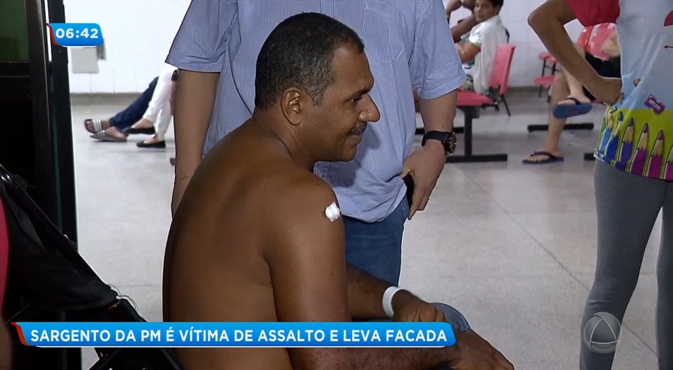 Sargento da PM é atingido por golpes de arma branca durante assalto