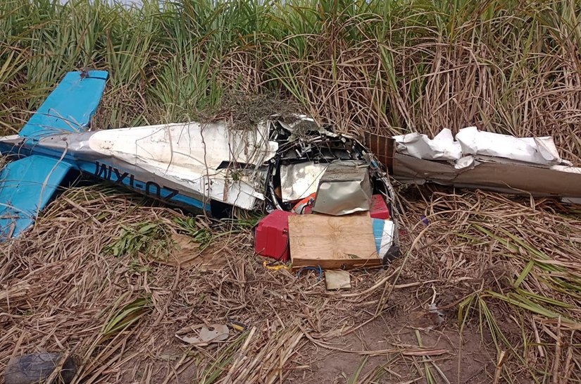 Avião carregado com 180 kg de cocaína cai em canavial em Coruripe; piloto morre no local