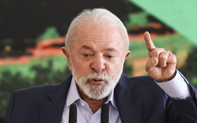 Lula telefona para Xi Jinping e conversam sobre ampliação de comércio