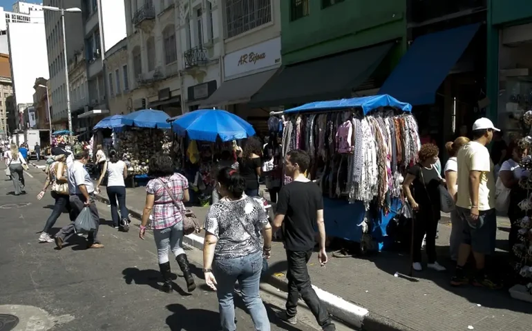 Taxa de informalidade cai no mercado de trabalho, mostra IBGE