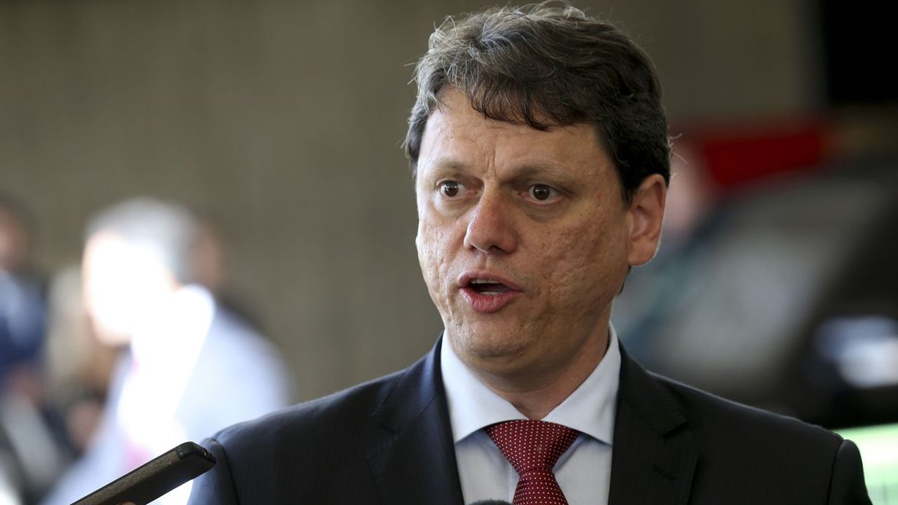 Tarcísio recua sobre câmeras corporais da PM e agora diz que vai avaliar uso