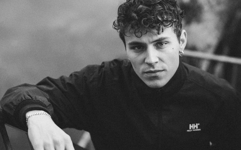 Arón Piper, o Ander de &#8216;Elite&#8217;, gravará música com Kevinho e Jottapê