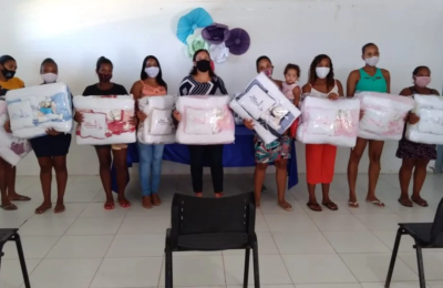 Assistência Social de Porto de Pedras entrega enxovais para gestantes