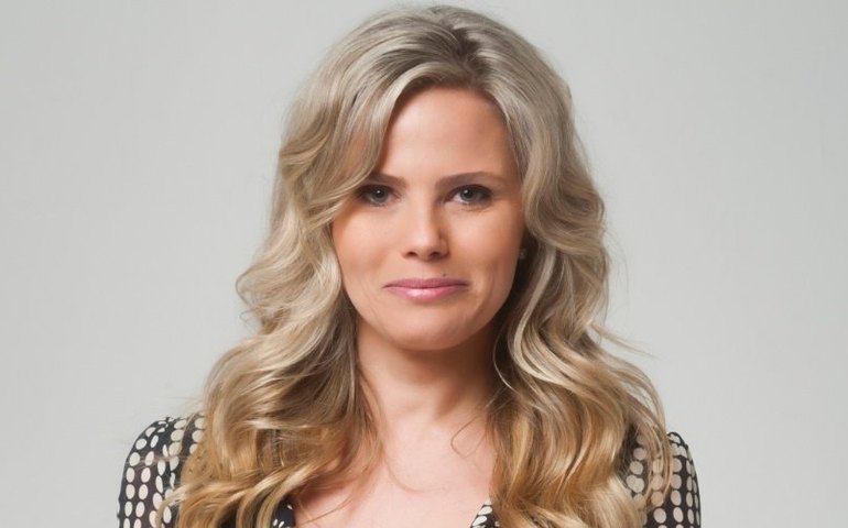 Maria Cândida termina por WhatsApp após pedido de namoro ao vivo na TV