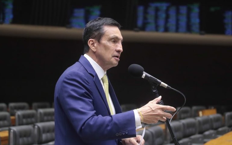 Deputados pedem apuração de fraude bilionária no INSS