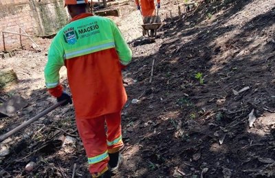 Prefeitura intensifica serviços preventivos em mais de 20 grotas da capital