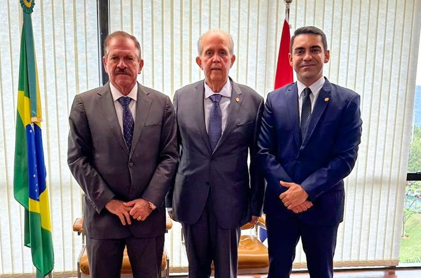Celyrio Adamastor e Geneir Marques dialogam com ministro Humberto Martins