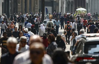 Mais de 6,5 milhões de famílias deixaram linha da pobreza em dois anos