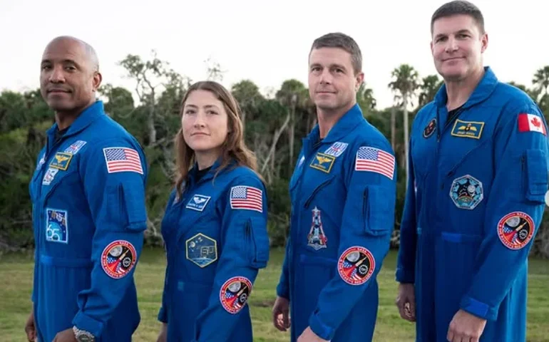 Astronautas da missão Artemis II estão na metade do caminho para a Lua, informa Nasa