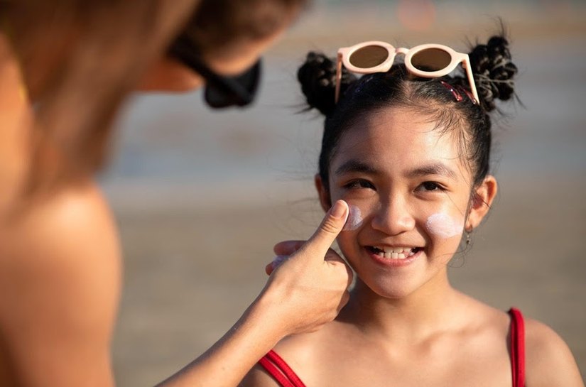 Crianças também podem desenvolver câncer de pele - saiba como suspeitar e prevenir