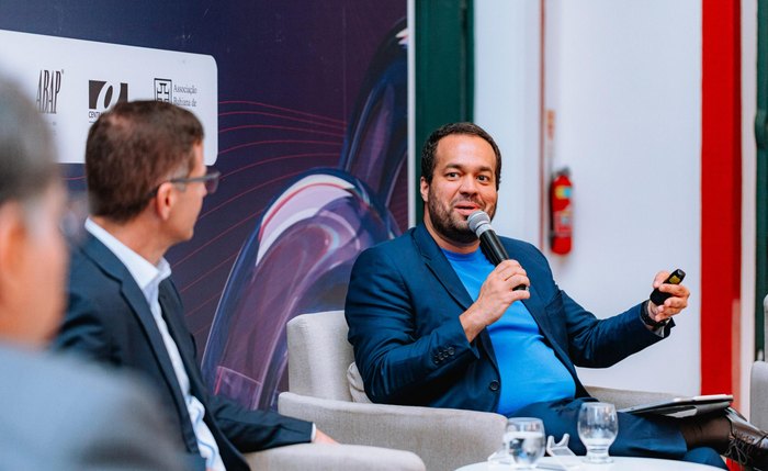 Wendel Palhares debateu em painel sobre integridade da informação