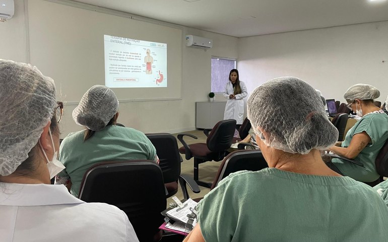 Hospital da Criança de Alagoas promove capacitação sobre alimentação enteral