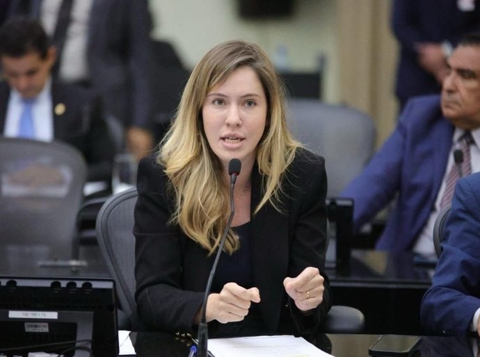 Cibele Moura destaca leis de proteção a pessoas com autismo e afirma que “defender autistas não é discurso, é compromisso”